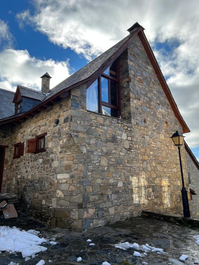 Casa De Piedra Con Encanto En El Bonito Pueblo De Бахерге Экстерьер фото