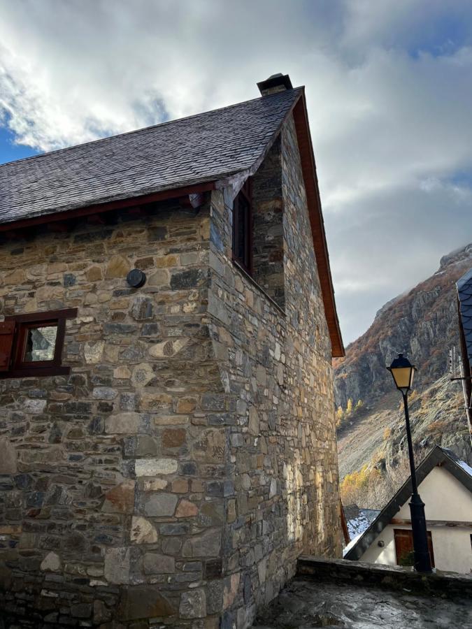 Casa De Piedra Con Encanto En El Bonito Pueblo De Бахерге Экстерьер фото