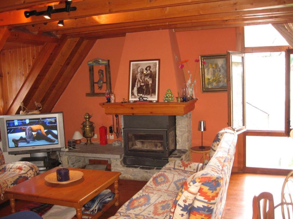 Casa De Piedra Con Encanto En El Bonito Pueblo De Бахерге Экстерьер фото