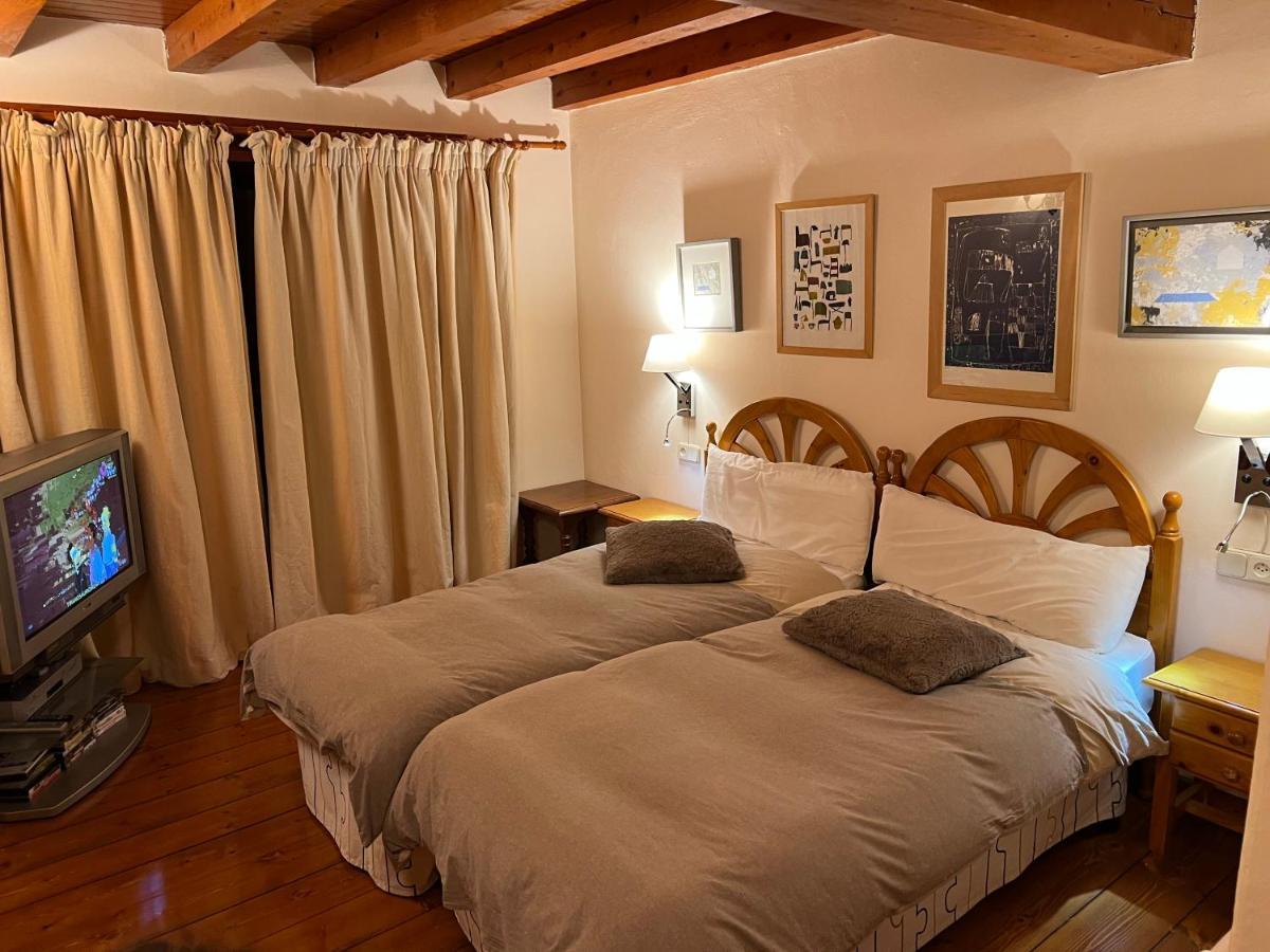 Casa De Piedra Con Encanto En El Bonito Pueblo De Бахерге Экстерьер фото