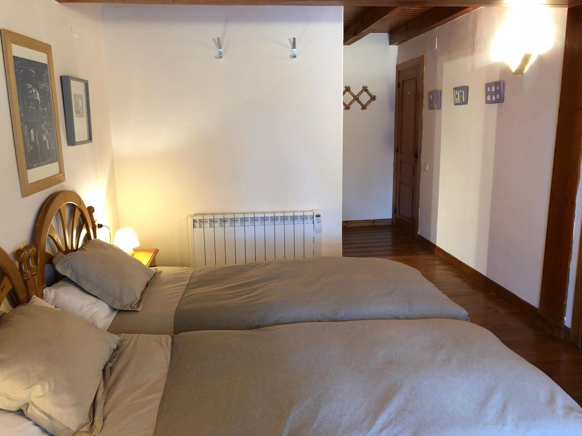 Casa De Piedra Con Encanto En El Bonito Pueblo De Бахерге Экстерьер фото