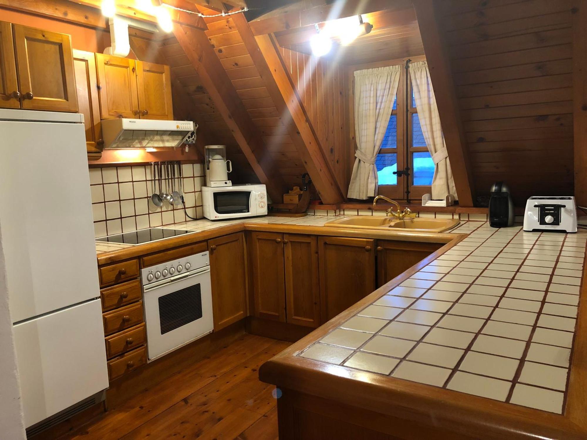 Casa De Piedra Con Encanto En El Bonito Pueblo De Бахерге Экстерьер фото