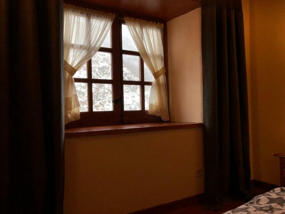 Casa De Piedra Con Encanto En El Bonito Pueblo De Бахерге Экстерьер фото