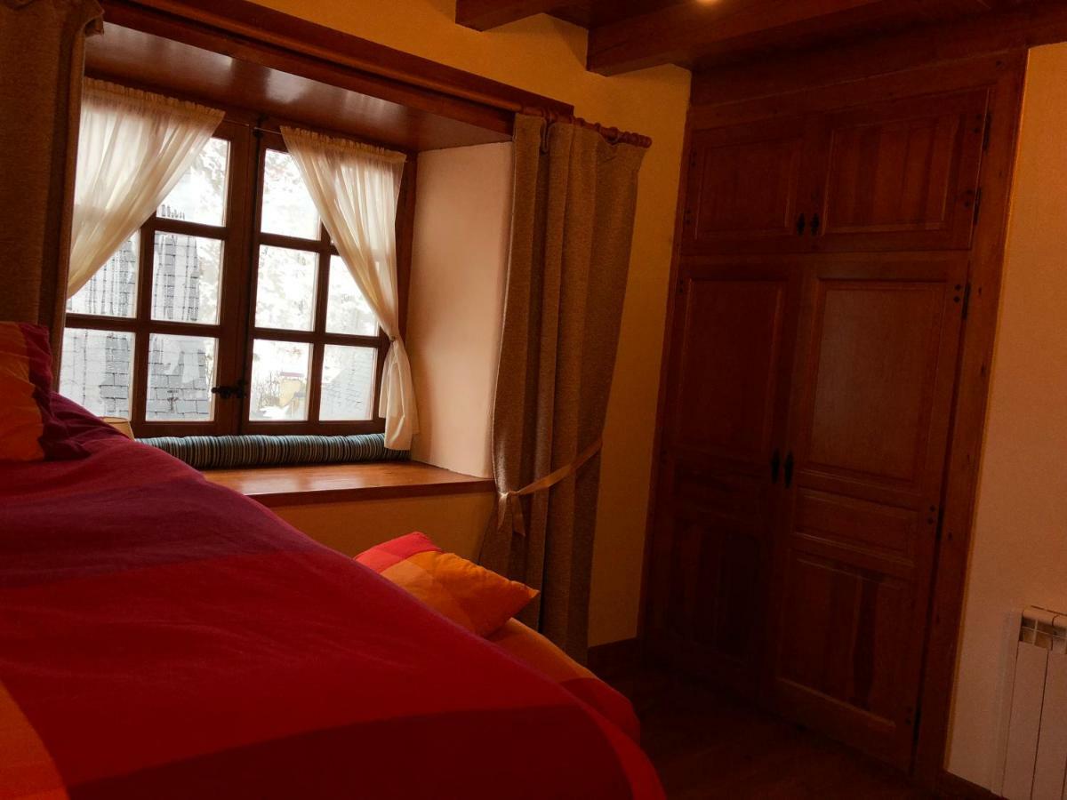 Casa De Piedra Con Encanto En El Bonito Pueblo De Бахерге Экстерьер фото
