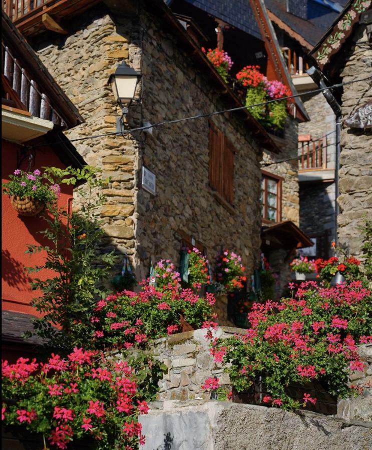 Casa De Piedra Con Encanto En El Bonito Pueblo De Бахерге Экстерьер фото