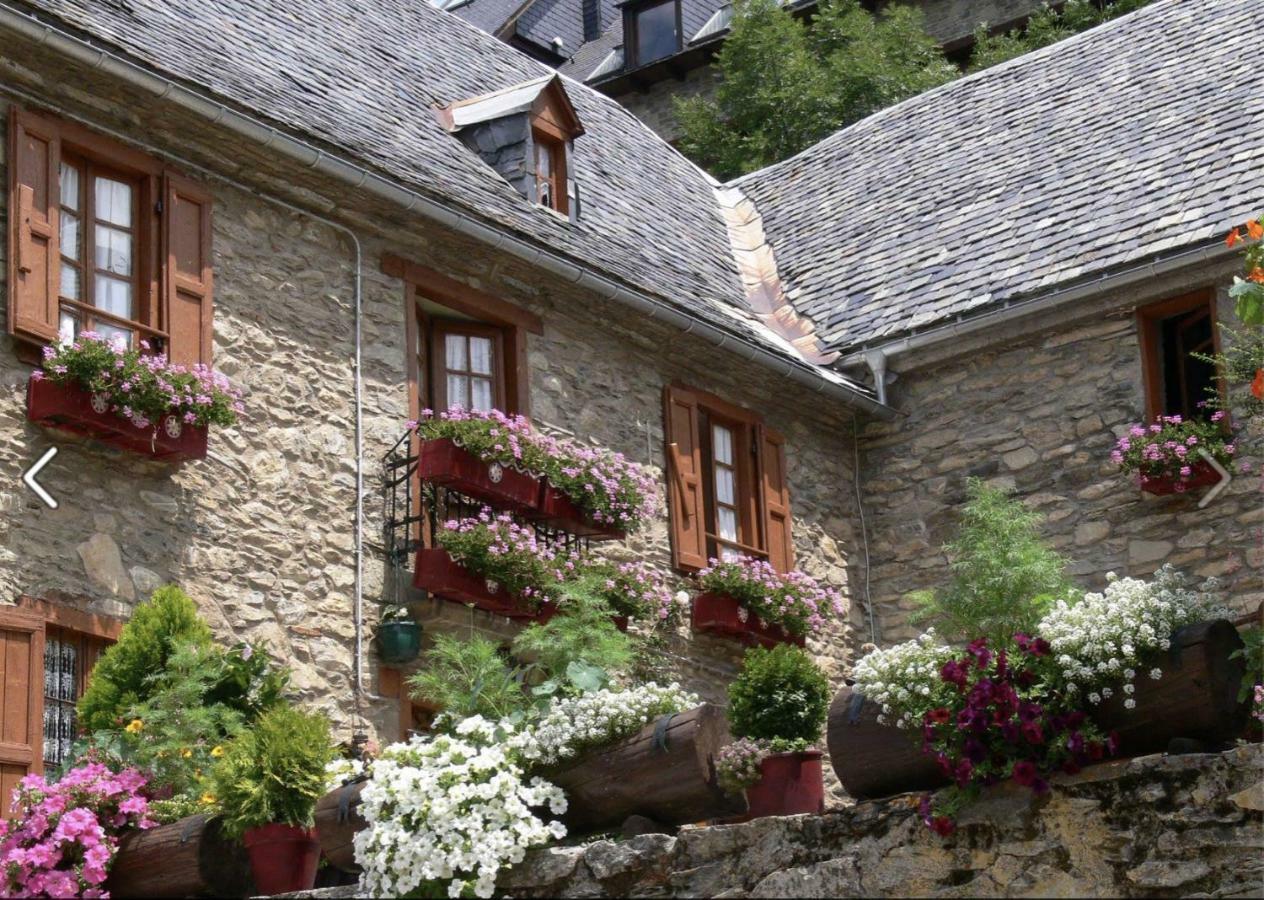 Casa De Piedra Con Encanto En El Bonito Pueblo De Бахерге Экстерьер фото